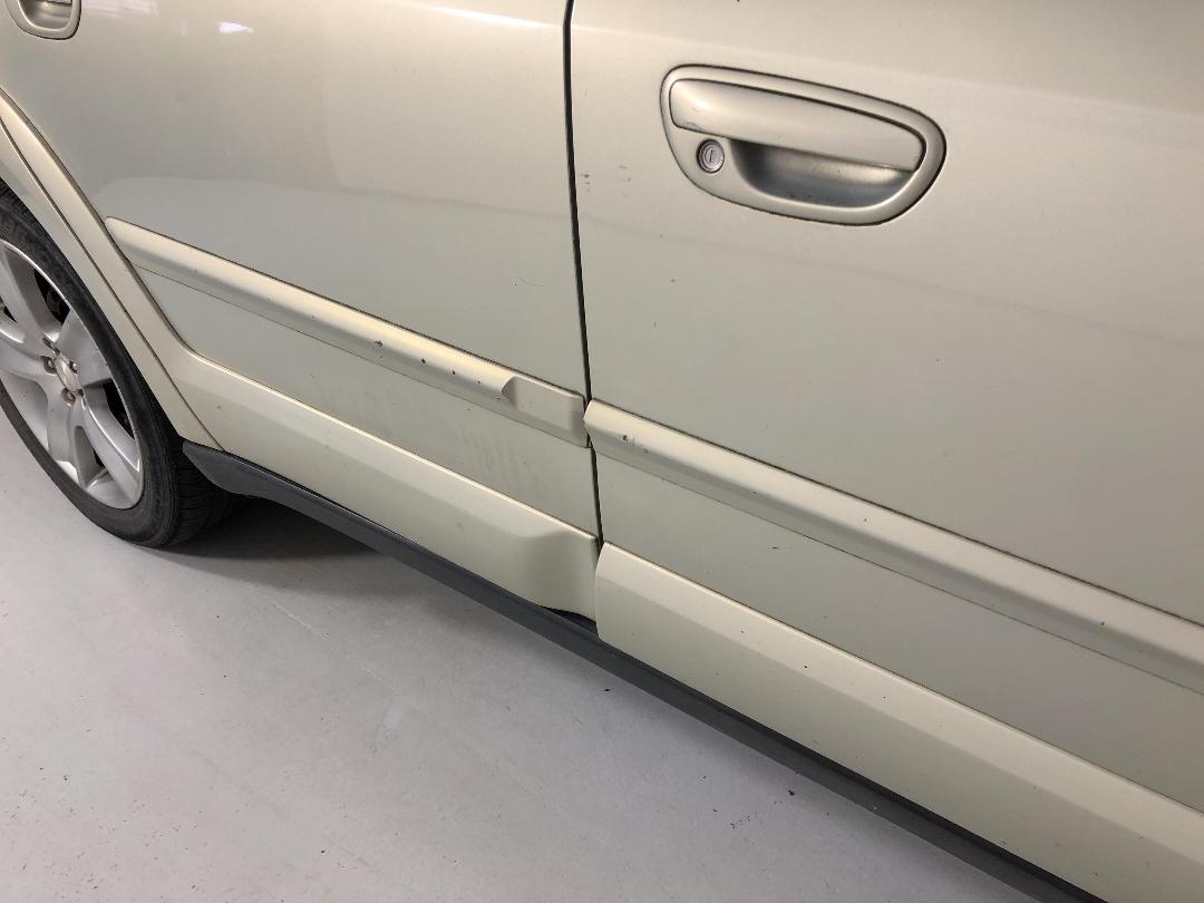 Photo '23' of Subaru Legacy