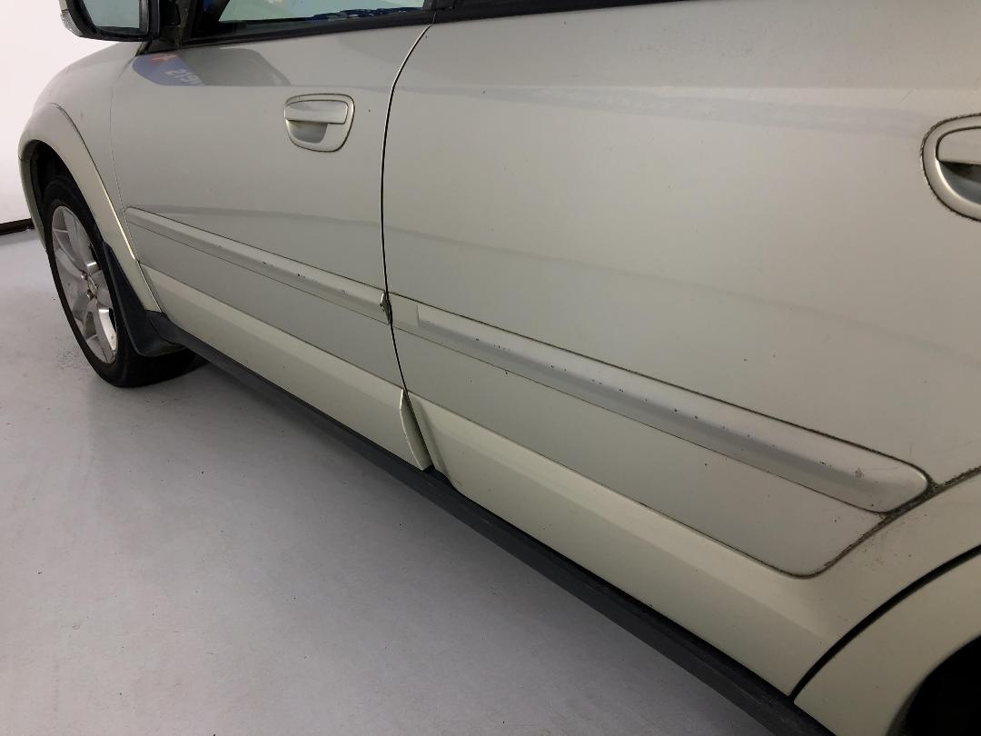 Photo '26' of Subaru Legacy