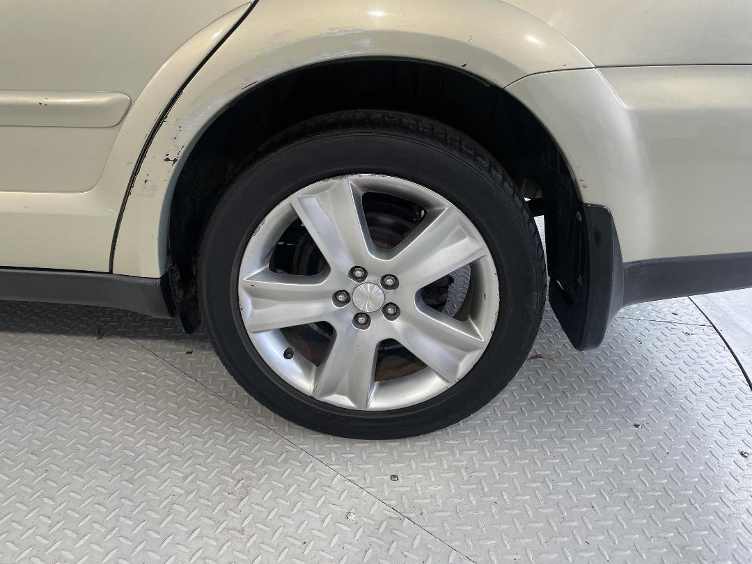 Photo '11' of Subaru Legacy