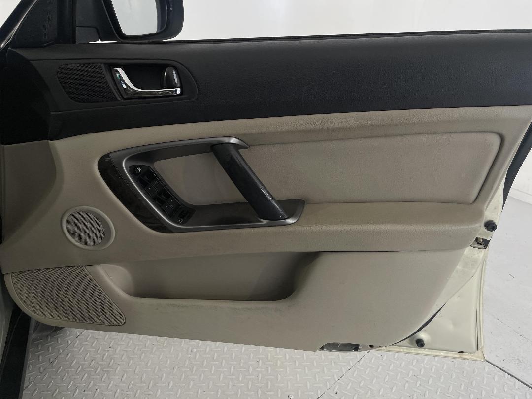 Photo '15' of Subaru Legacy