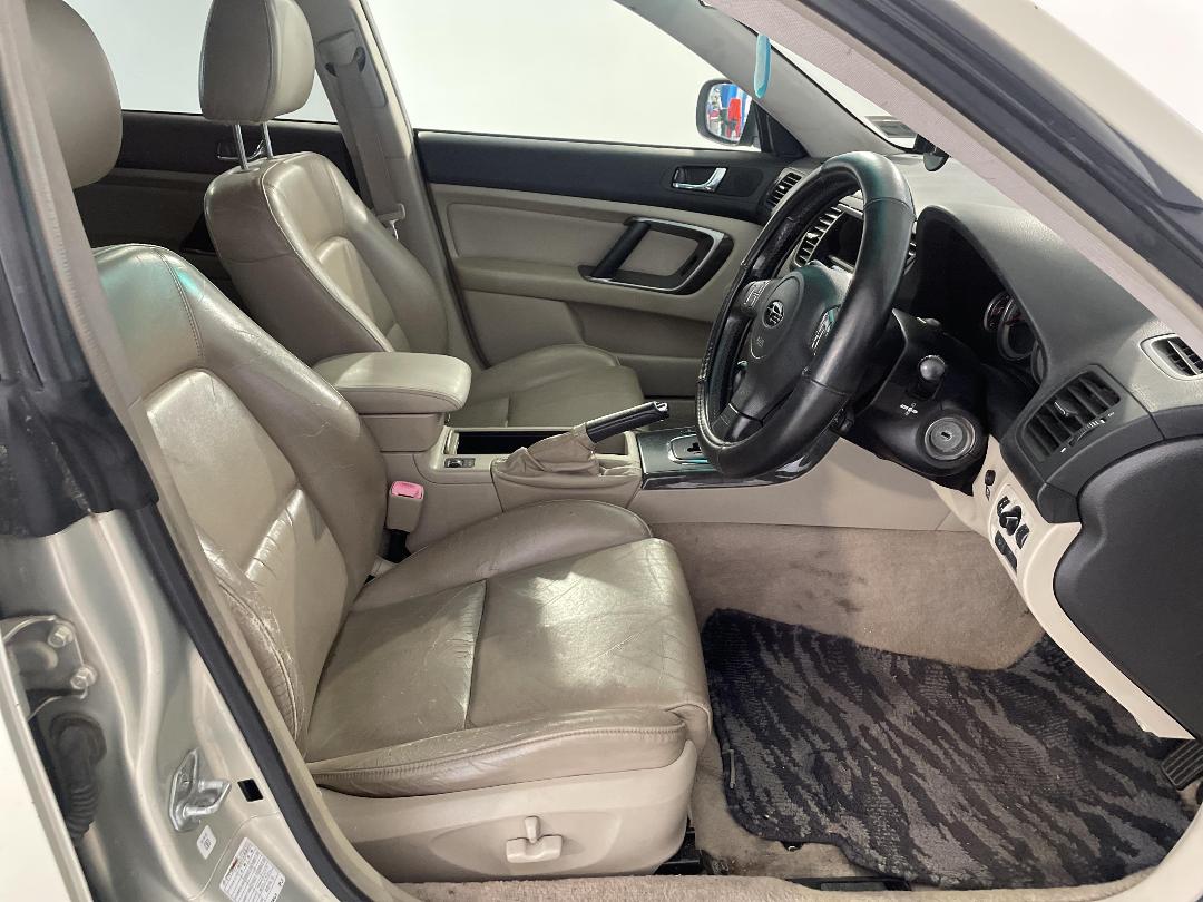 Photo '16' of Subaru Legacy