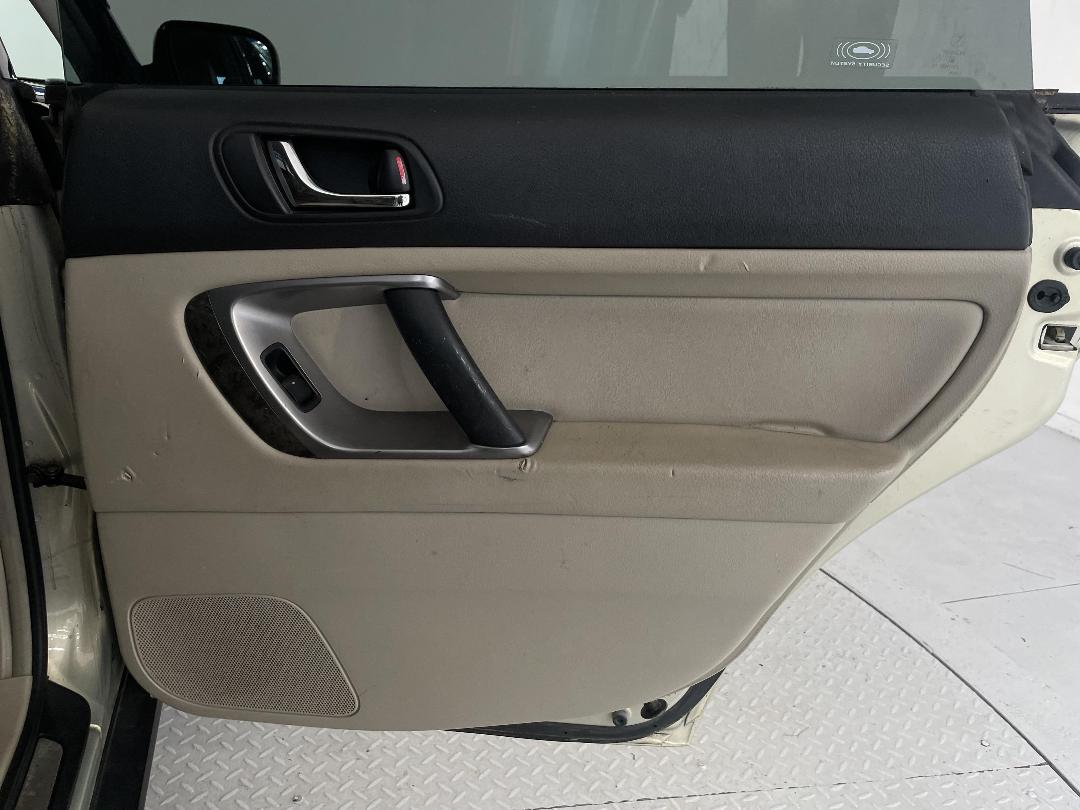 Photo '19' of Subaru Legacy