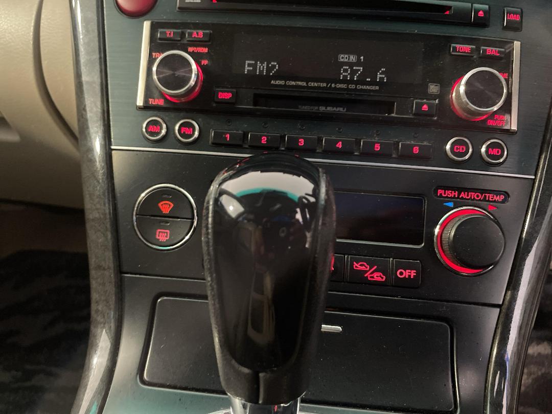 Photo '28' of Subaru Legacy