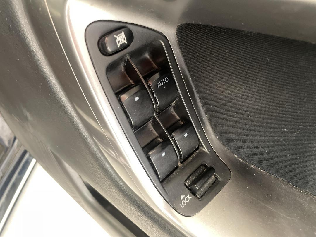 Photo '24' of Subaru Legacy