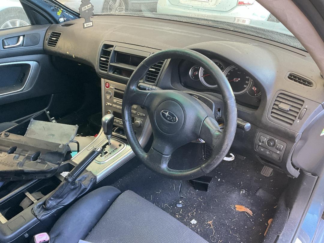 Photo '22' of Subaru Legacy