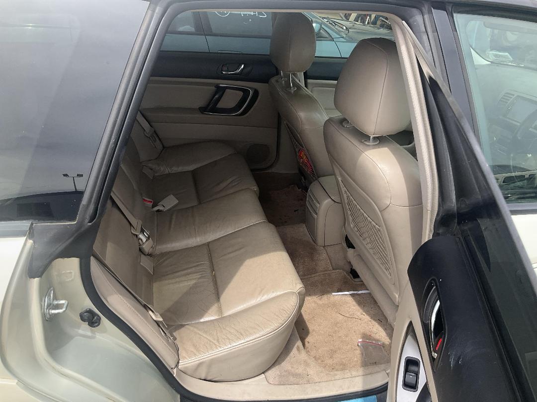 Photo '10' of Subaru Outback Photo '10' of Subaru Outback