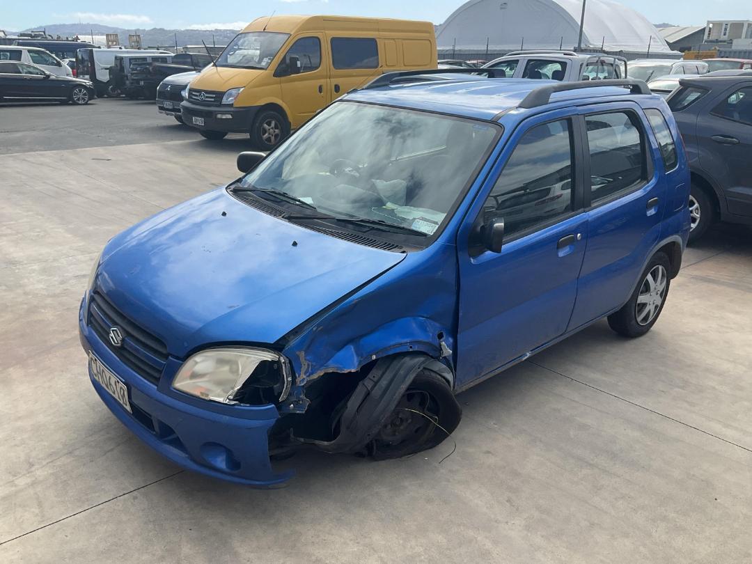 Damaged Suzuki Ignis 2004 in Wellington Seaview at Turners Damaged