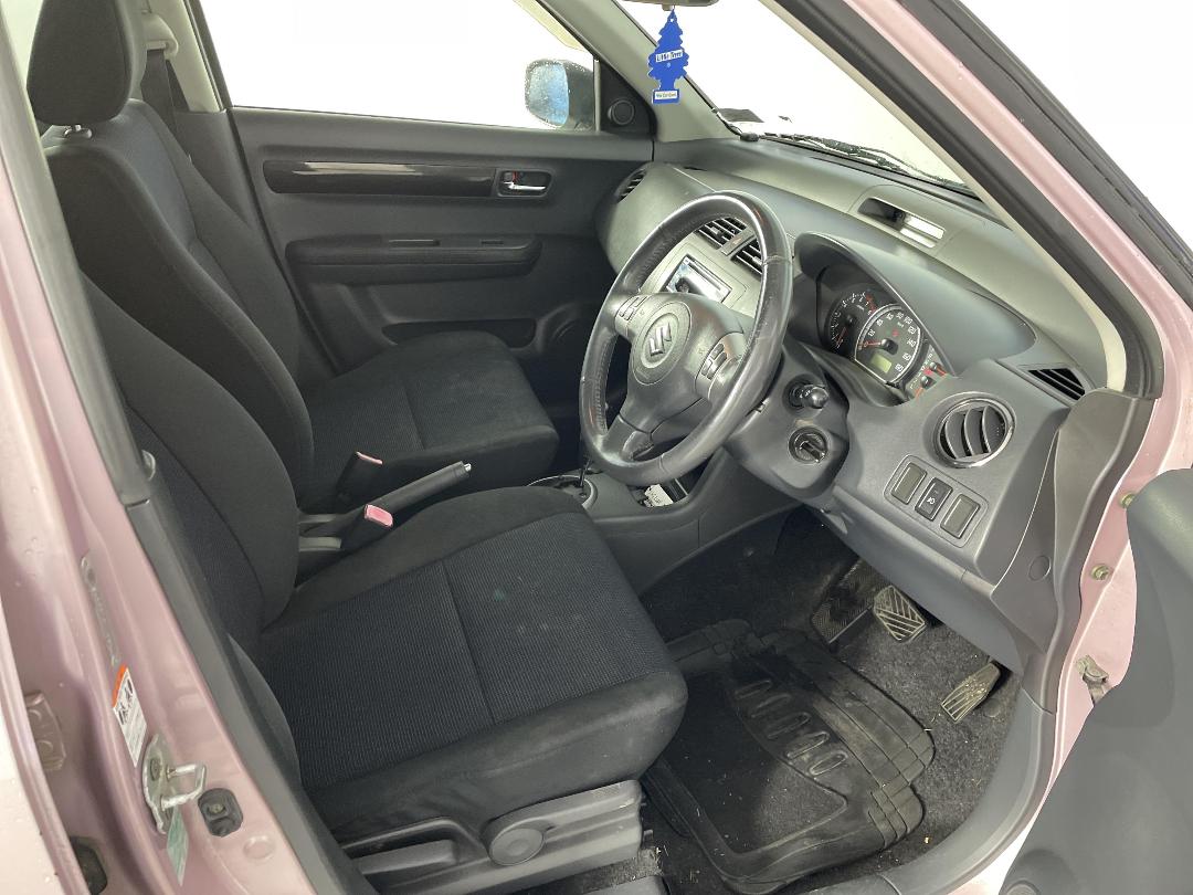 Photo '16' of Suzuki Swift