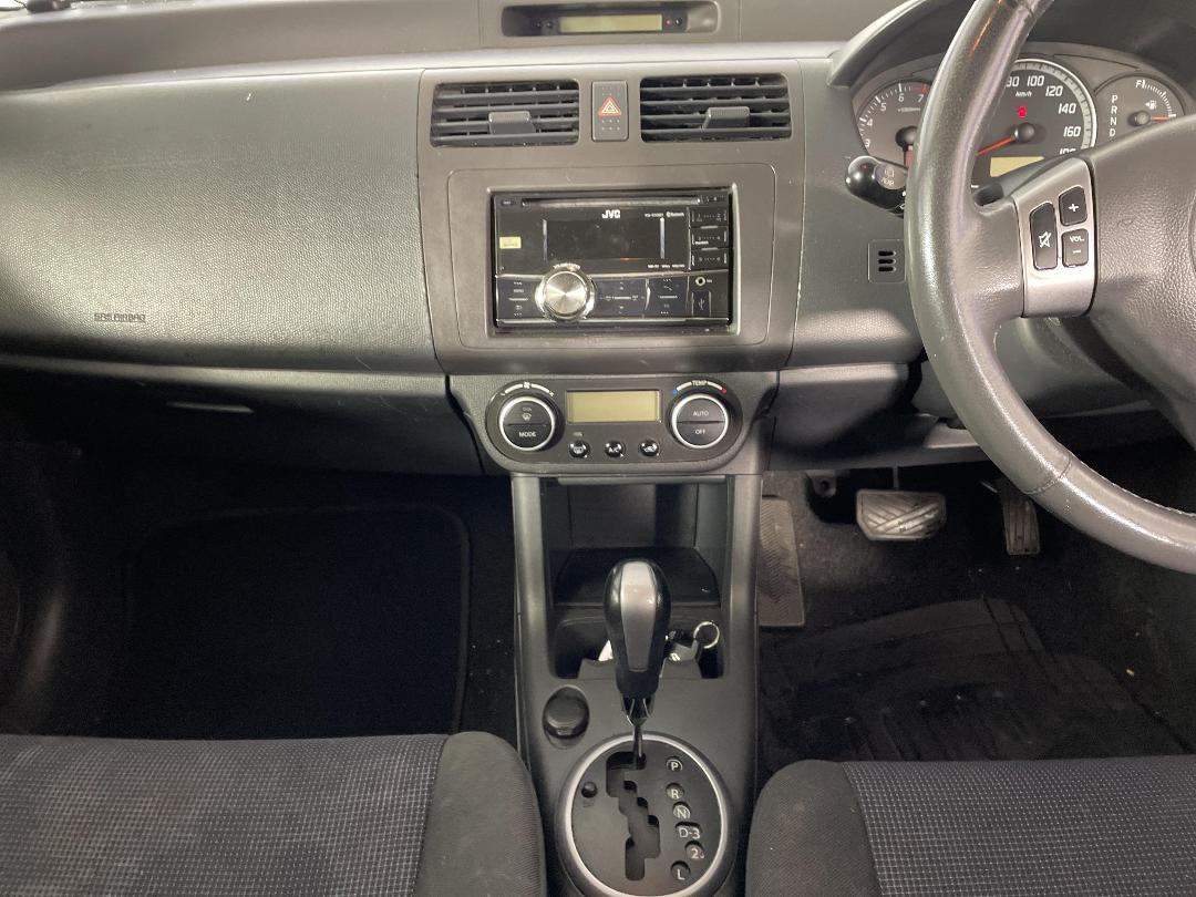 Photo '18' of Suzuki Swift