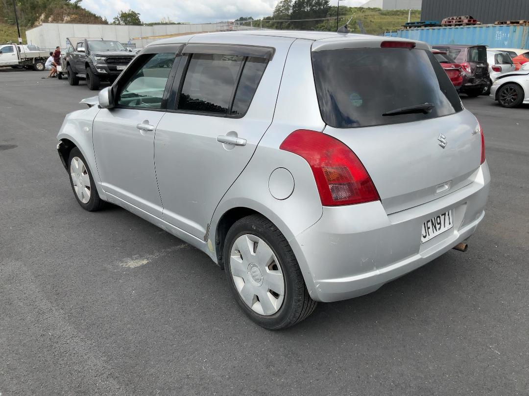 Photo '5' of Suzuki Swift Photo '5' of Suzuki Swift