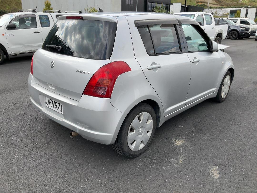 Photo '7' of Suzuki Swift Photo '7' of Suzuki Swift