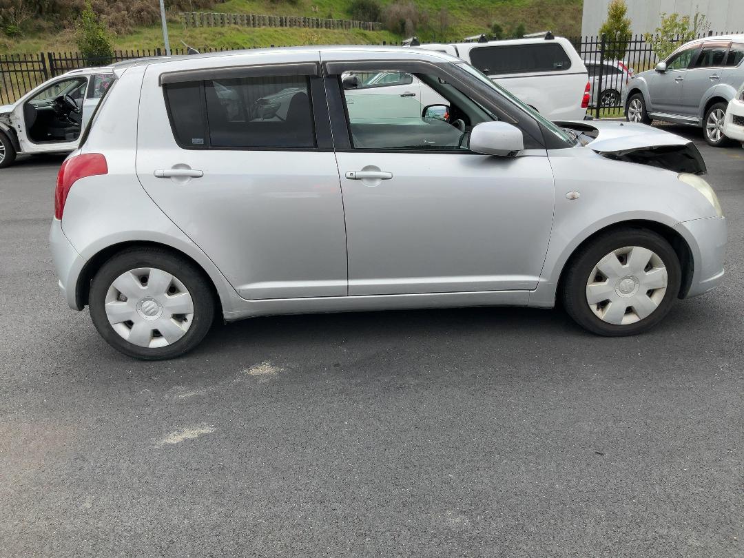 Photo '8' of Suzuki Swift Photo '8' of Suzuki Swift