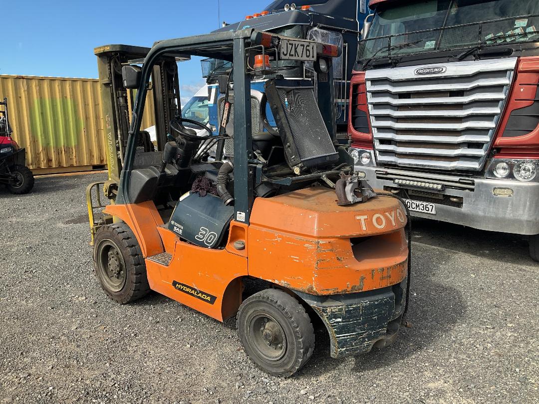 Photo '4' of Toyota 02-7FG30 Forklift Photo '4' of Toyota 02-7FG30 Forklift
