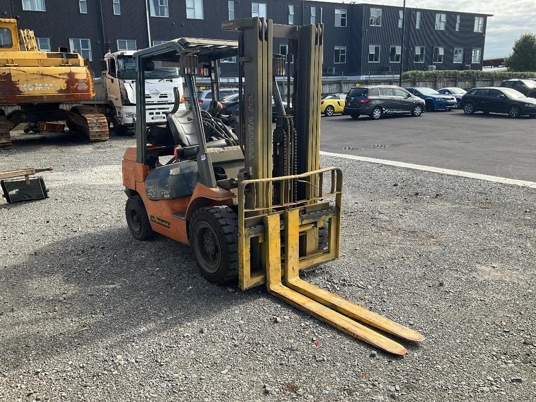 Photo '9' of Toyota 02-7FG30 Forklift Photo '9' of Toyota 02-7FG30 Forklift