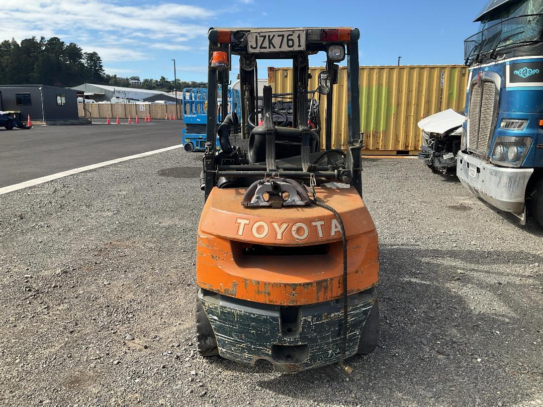 Photo '5' of Toyota 02-7FG30 Forklift Photo '5' of Toyota 02-7FG30 Forklift