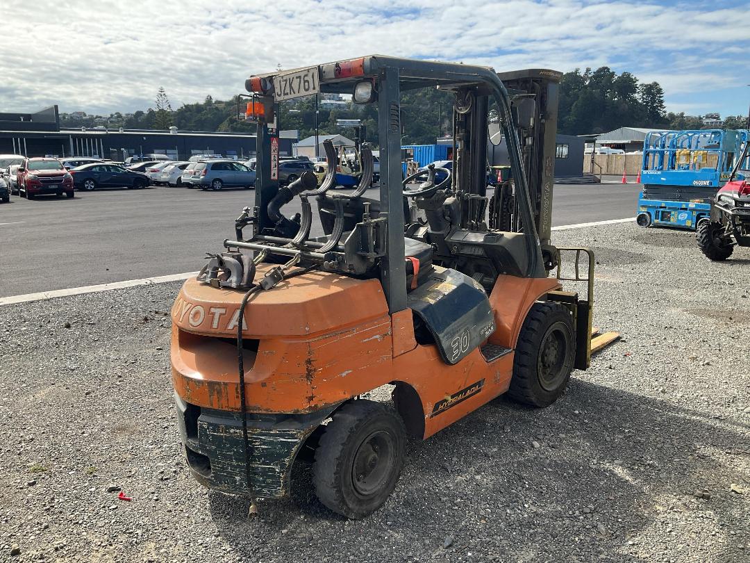 Photo '6' of Toyota 02-7FG30 Forklift Photo '6' of Toyota 02-7FG30 Forklift