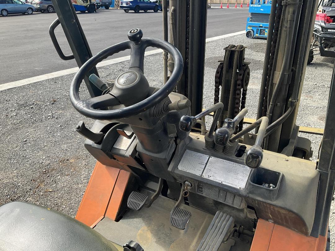 Photo '11' of Toyota 02-7FG30 Forklift Photo '11' of Toyota 02-7FG30 Forklift