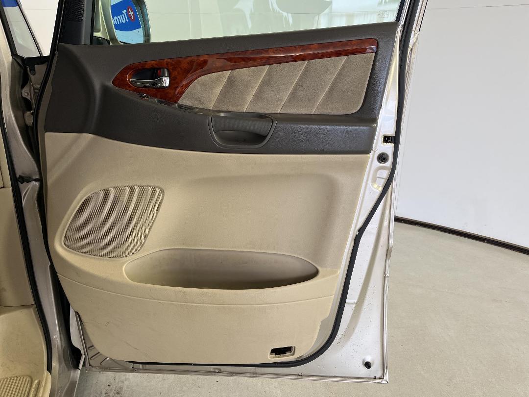 Photo '15' of Toyota Alphard Photo '15' of Toyota Alphard