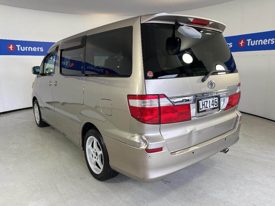 Photo '5' of Toyota Alphard Photo '5' of Toyota Alphard