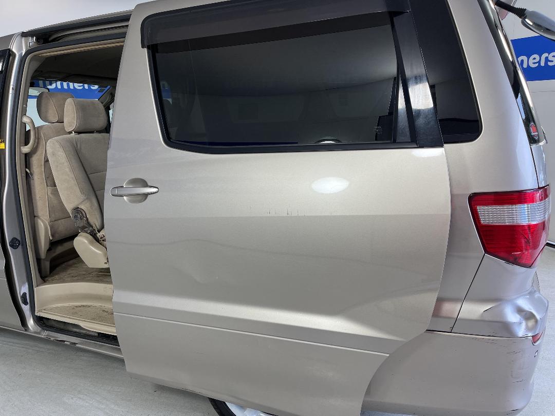 Photo '19' of Toyota Alphard Photo '19' of Toyota Alphard