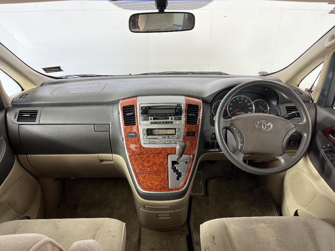 Photo '17' of Toyota Alphard Photo '17' of Toyota Alphard