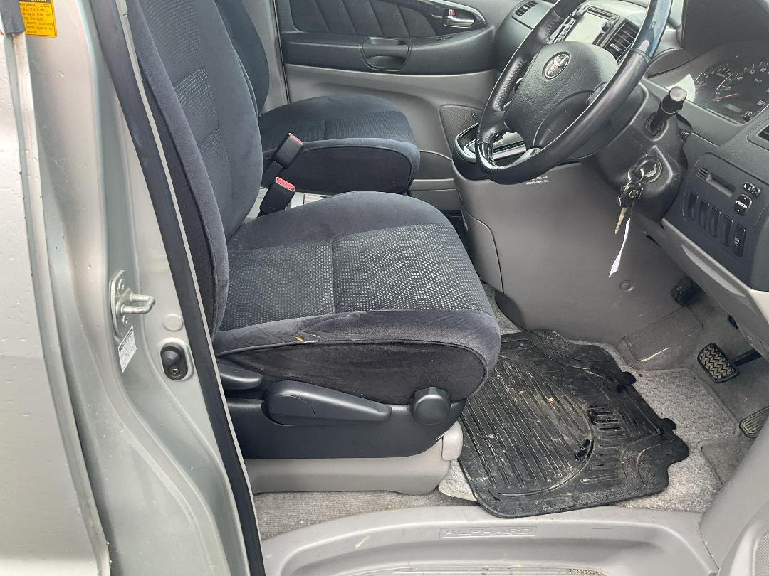 Photo '14' of Toyota Alphard V