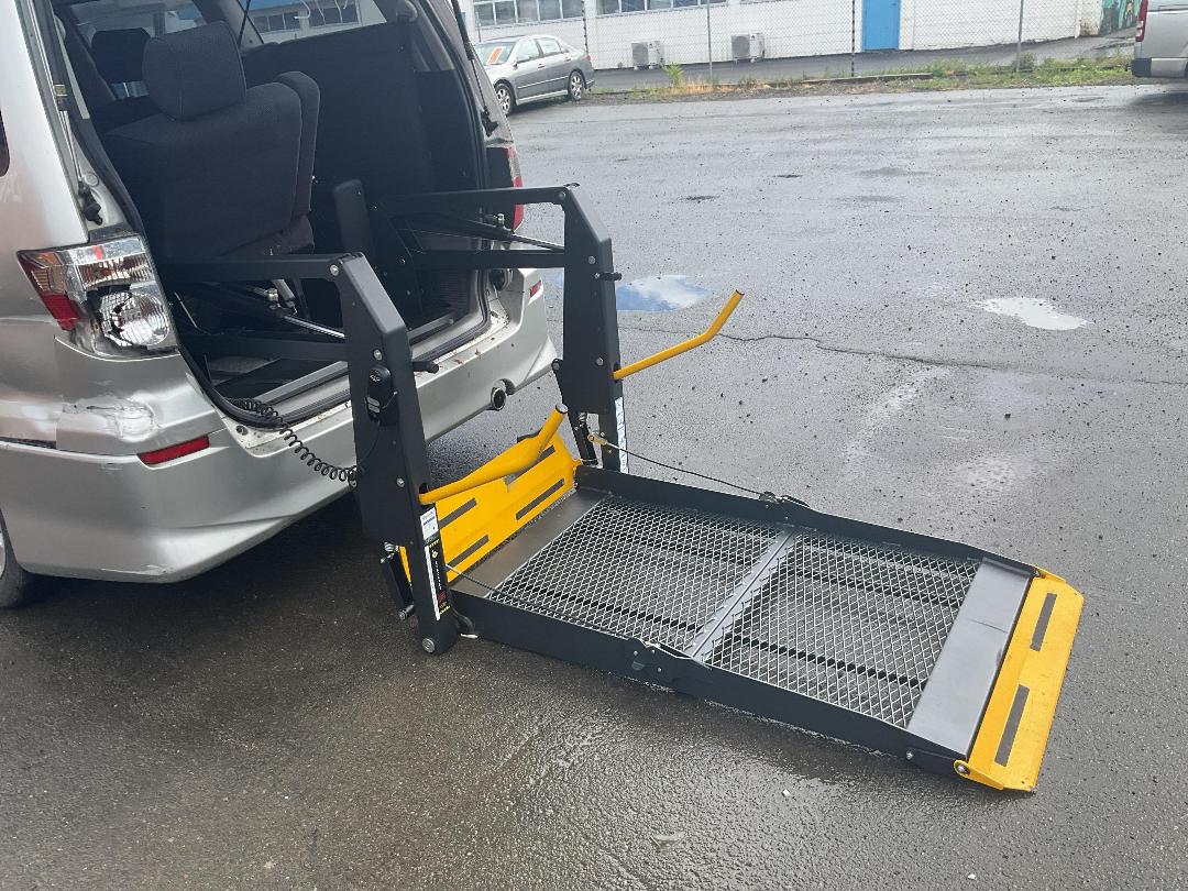 Photo '16' of Toyota Alphard V