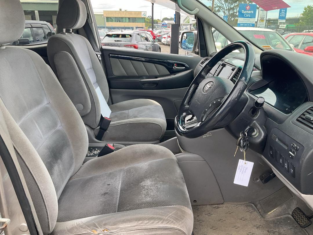 Photo '6' of Toyota Alphard Photo '6' of Toyota Alphard