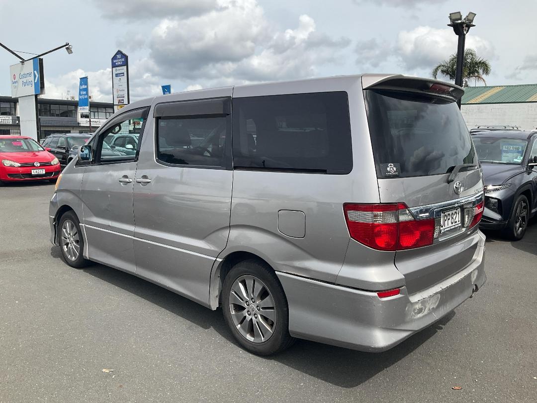 Photo '5' of Toyota Alphard Photo '5' of Toyota Alphard