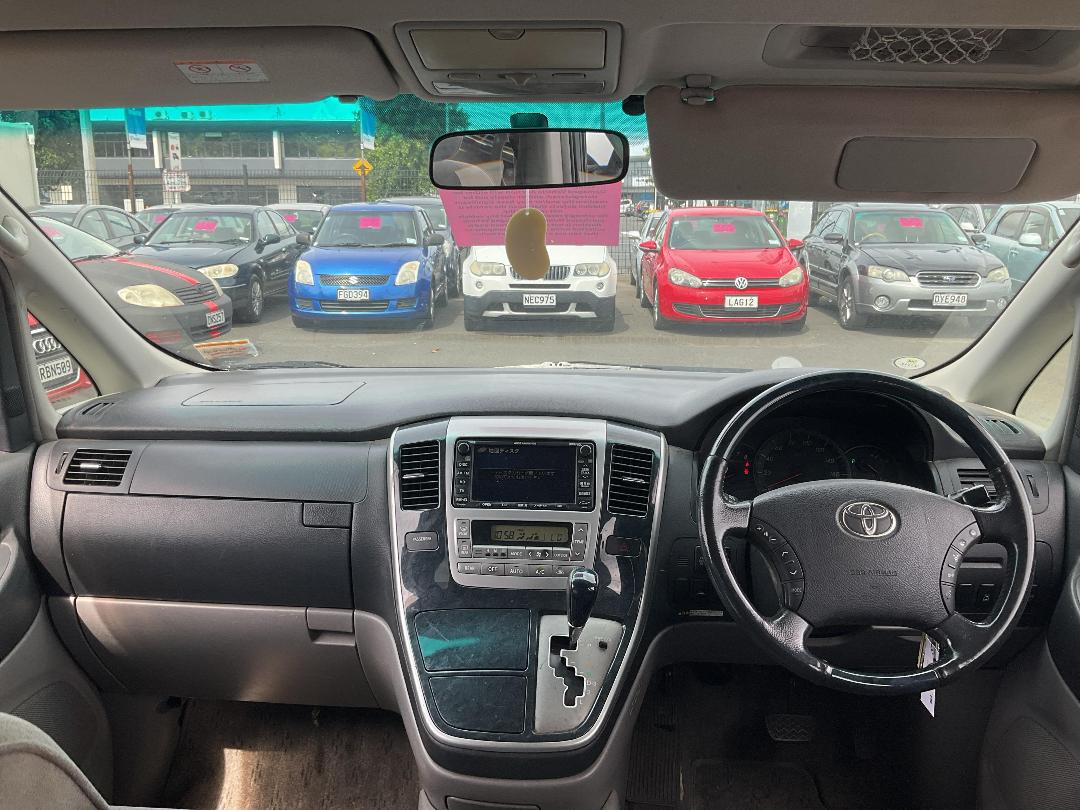 Photo '10' of Toyota Alphard Photo '10' of Toyota Alphard