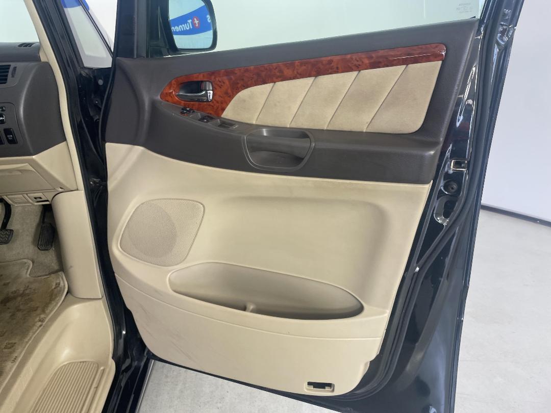 Photo '15' of Toyota Alphard