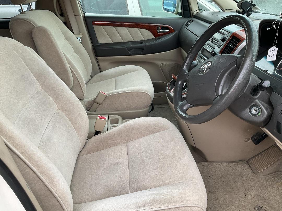 Photo '9' of Toyota Alphard Photo '9' of Toyota Alphard