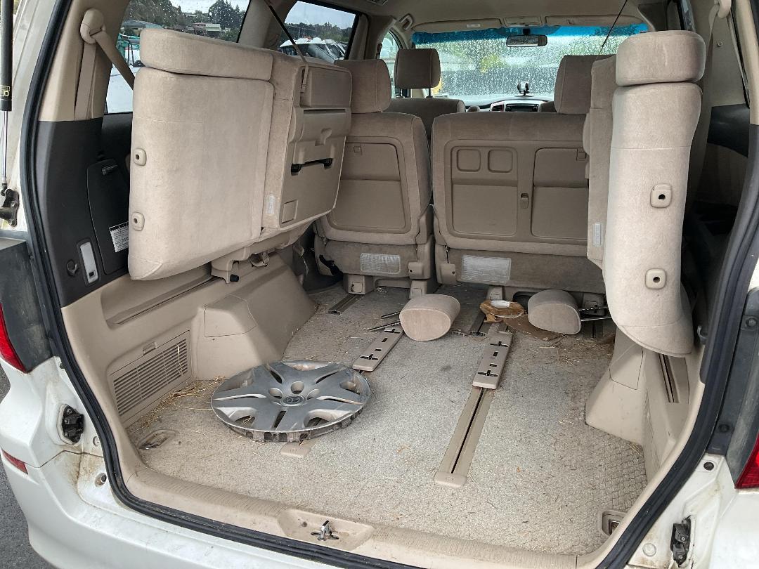 Photo '11' of Toyota Alphard Photo '11' of Toyota Alphard