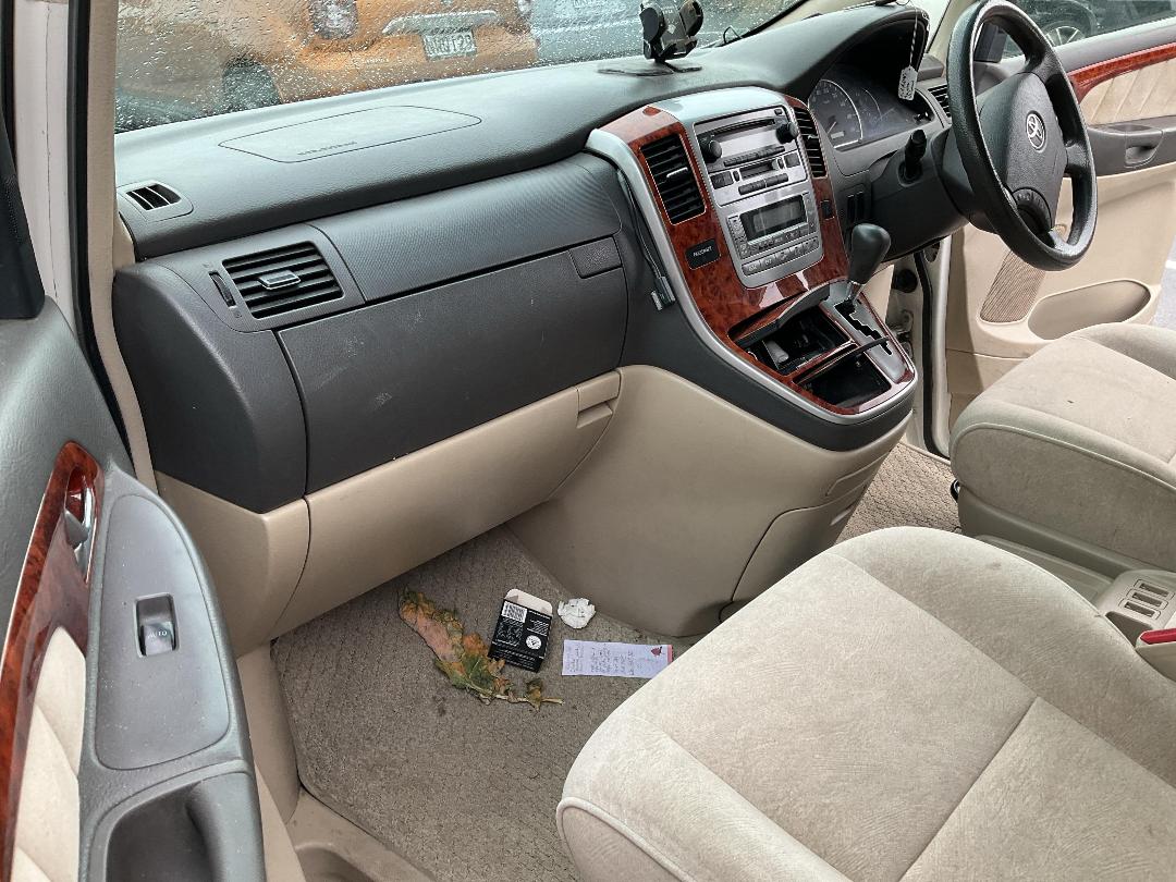 Photo '12' of Toyota Alphard Photo '12' of Toyota Alphard