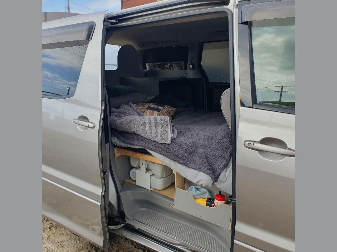 Photo '4' of Toyota Alphard