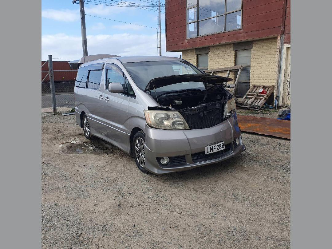 Photo '11' of Toyota Alphard