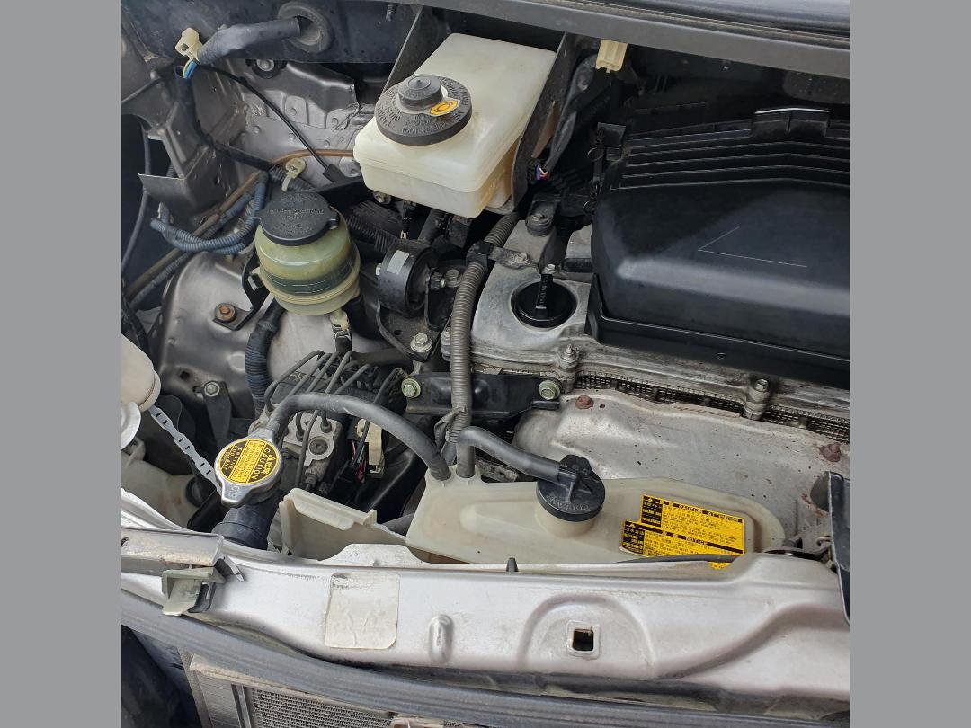 Photo '16' of Toyota Alphard