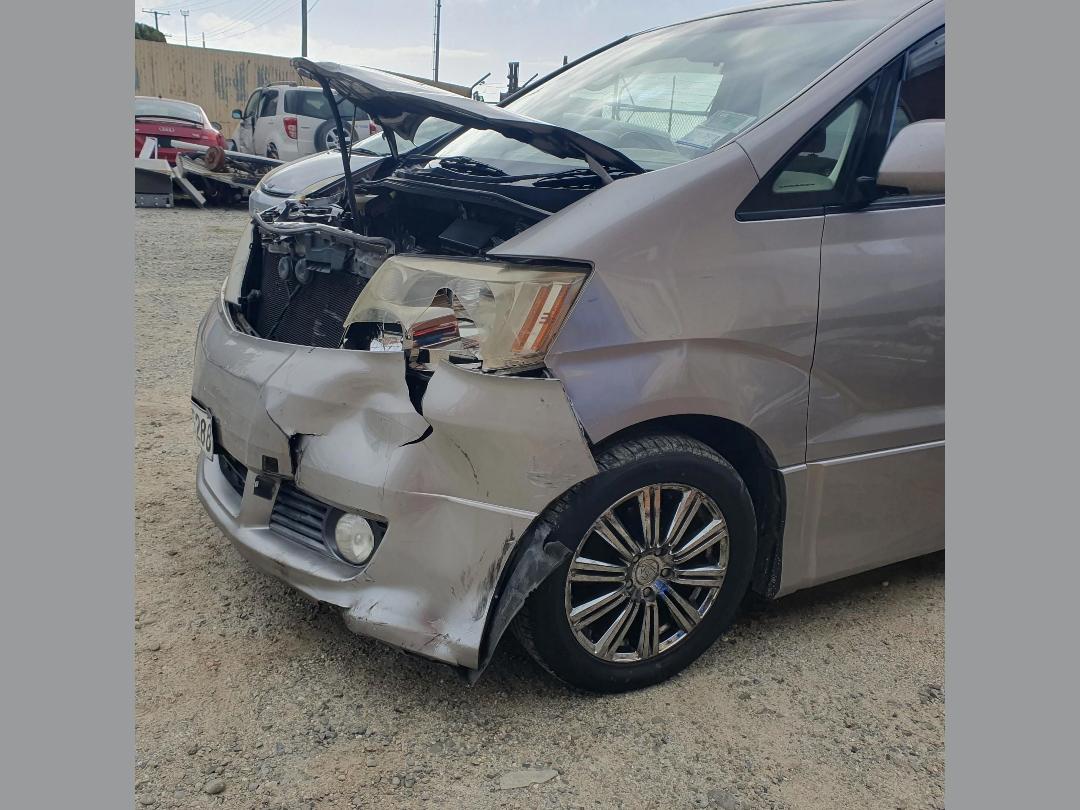 Photo '19' of Toyota Alphard