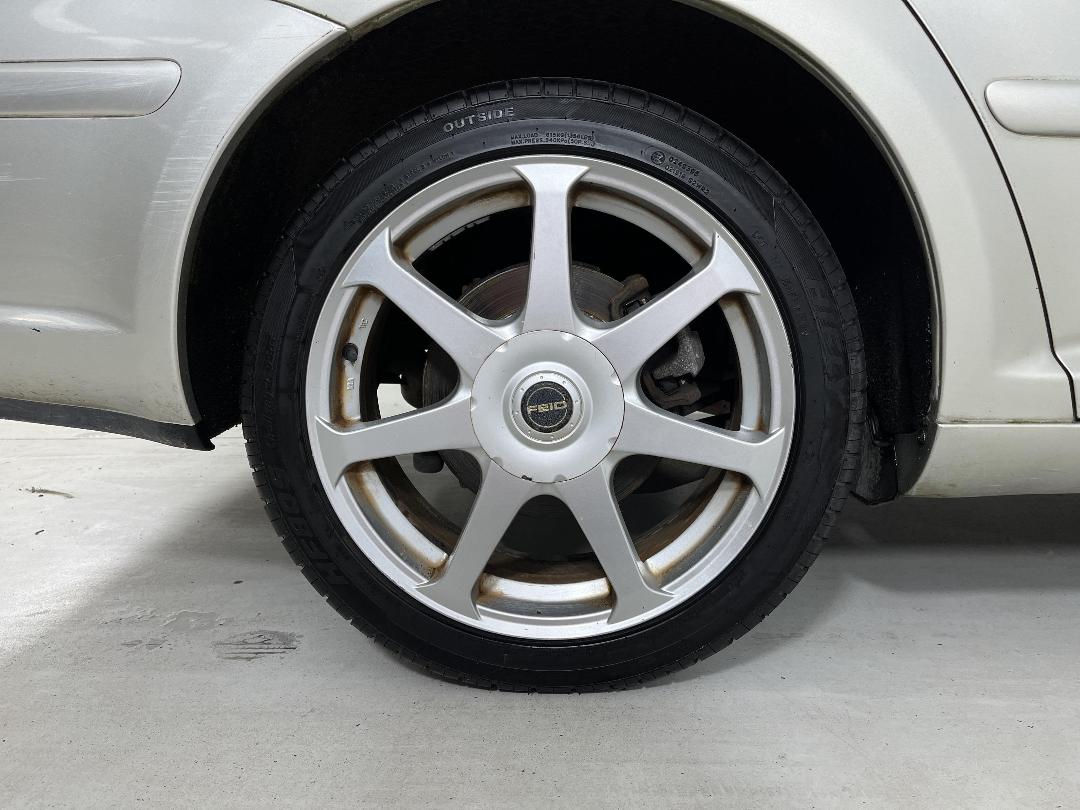 Photo '12' of Toyota Avensis