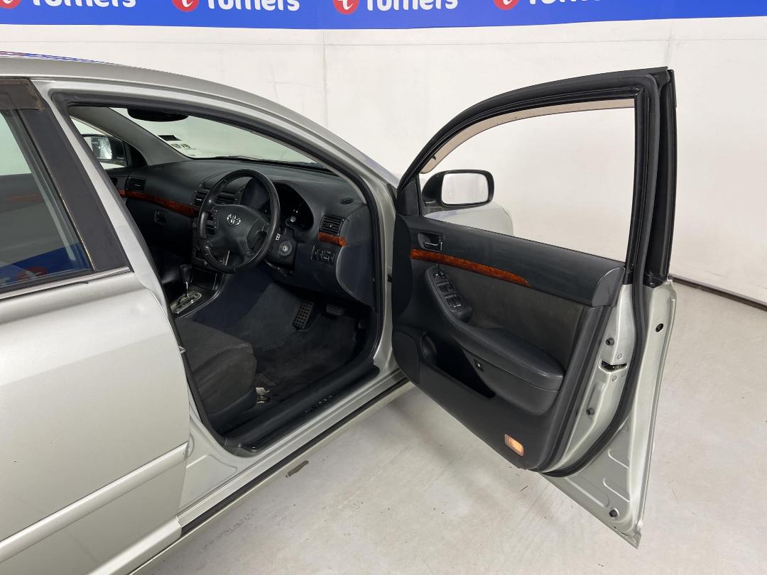 Photo '15' of Toyota Avensis