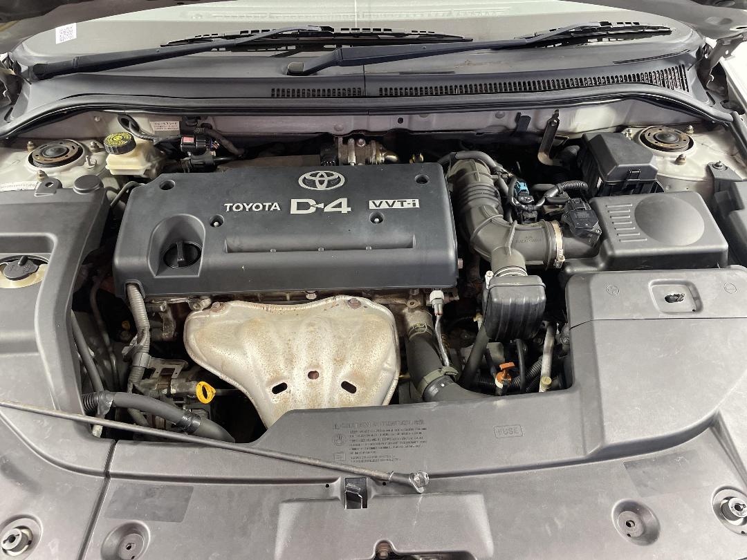 Photo '13' of Toyota Avensis