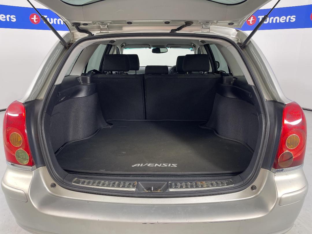 Photo '14' of Toyota Avensis