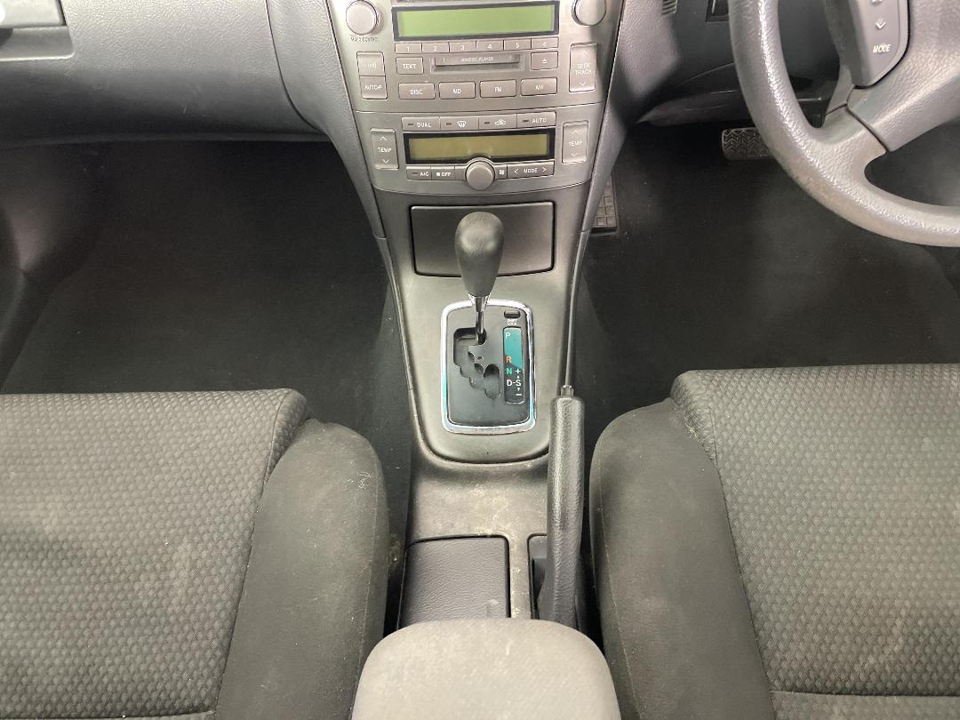 Photo '18' of Toyota Avensis