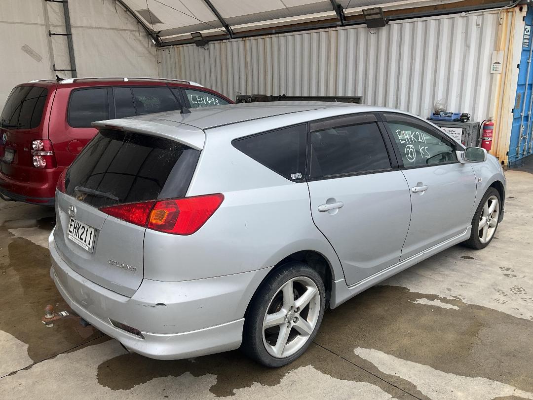 Photo '5' of Toyota Caldina Photo '5' of Toyota Caldina