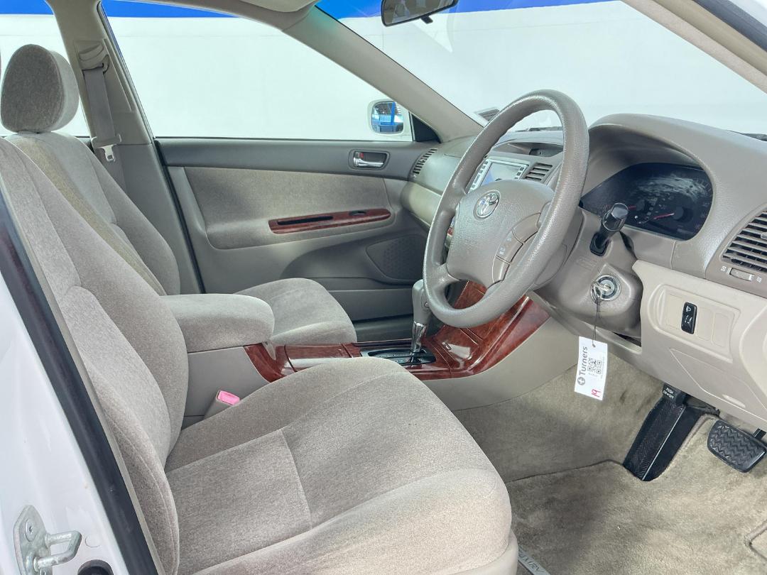 Photo '16' of Toyota Camry Photo '16' of Toyota Camry