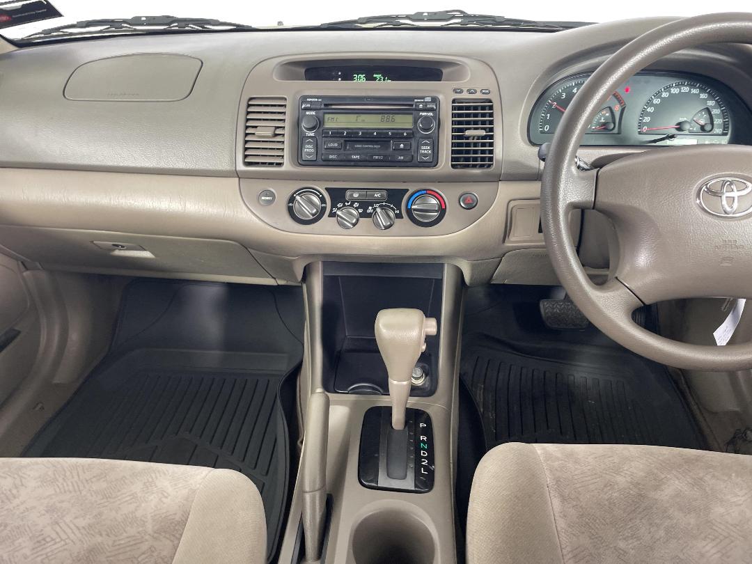 Photo '18' of Toyota Camry