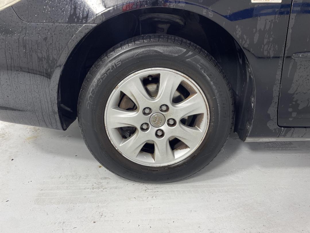 Photo '10' of Toyota Camry