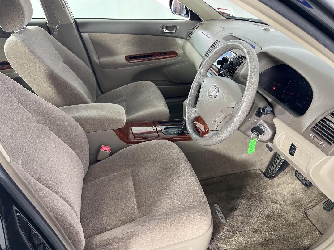 Photo '16' of Toyota Camry