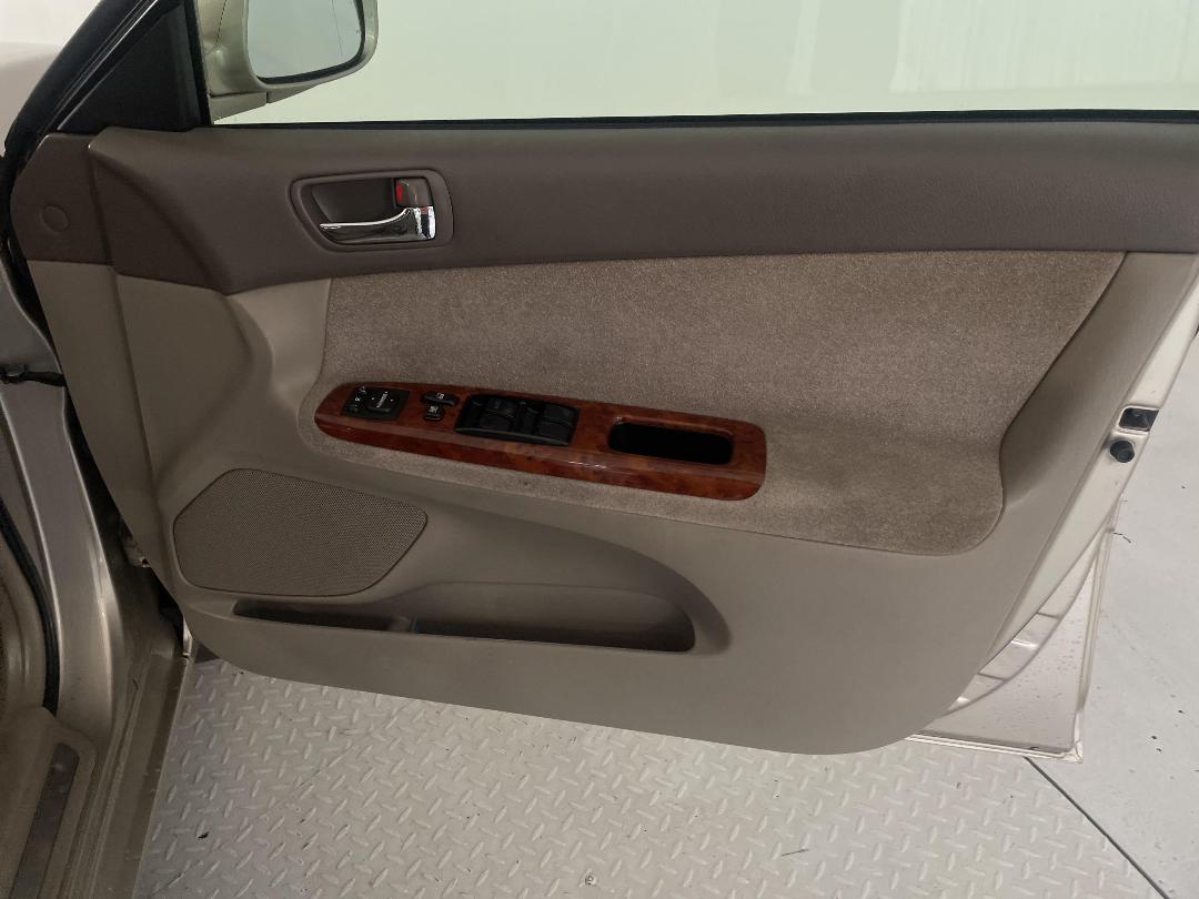 Photo '15' of Toyota Camry Photo '15' of Toyota Camry