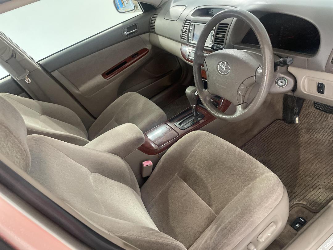 Photo '16' of Toyota Camry Photo '16' of Toyota Camry